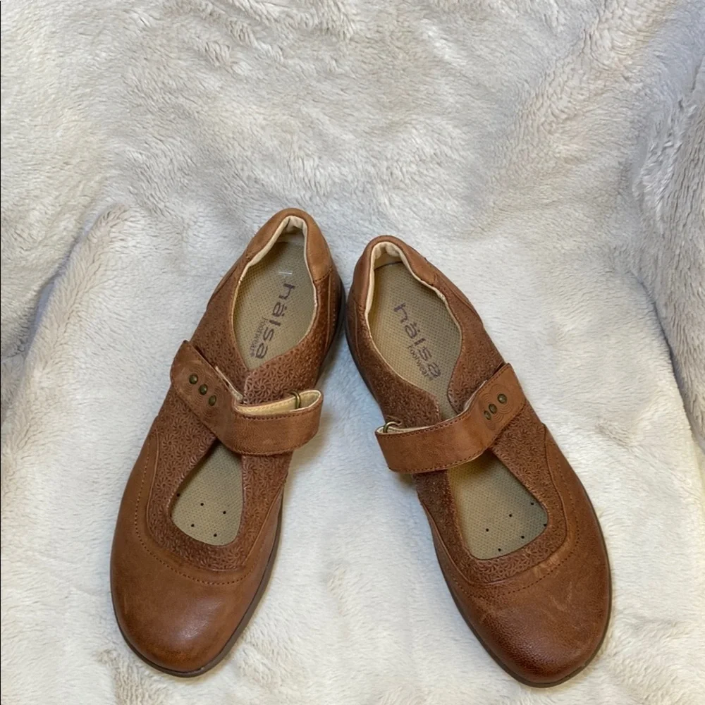 Halsa Footwear Brown Textured Flats with Strap